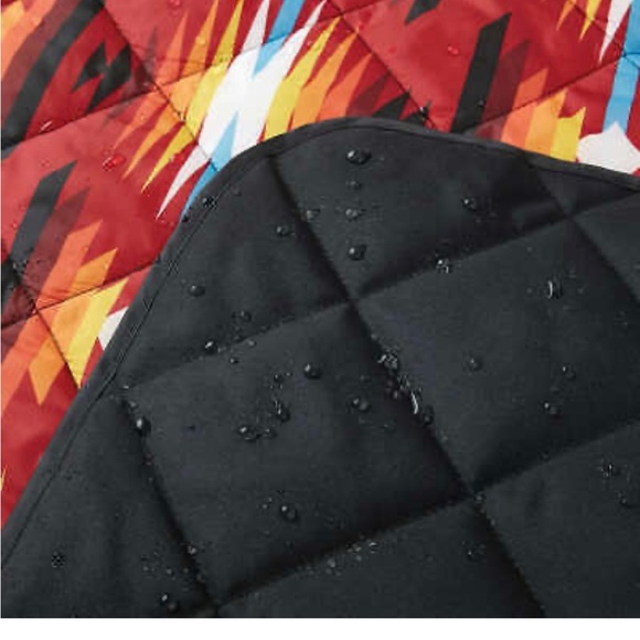 NWT PENDLETON Outdoor Packable Blanket 60X72 multi purpose blanket Red/… - Picture 2 of 14